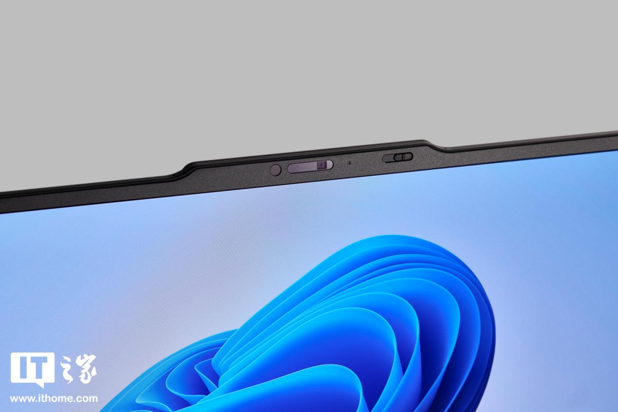 【IT之家评测室】986g 超轻 AI PC 酷睿 Ultra 本，联想 ThinkPad X1 Carbon 2025 Aura 评测