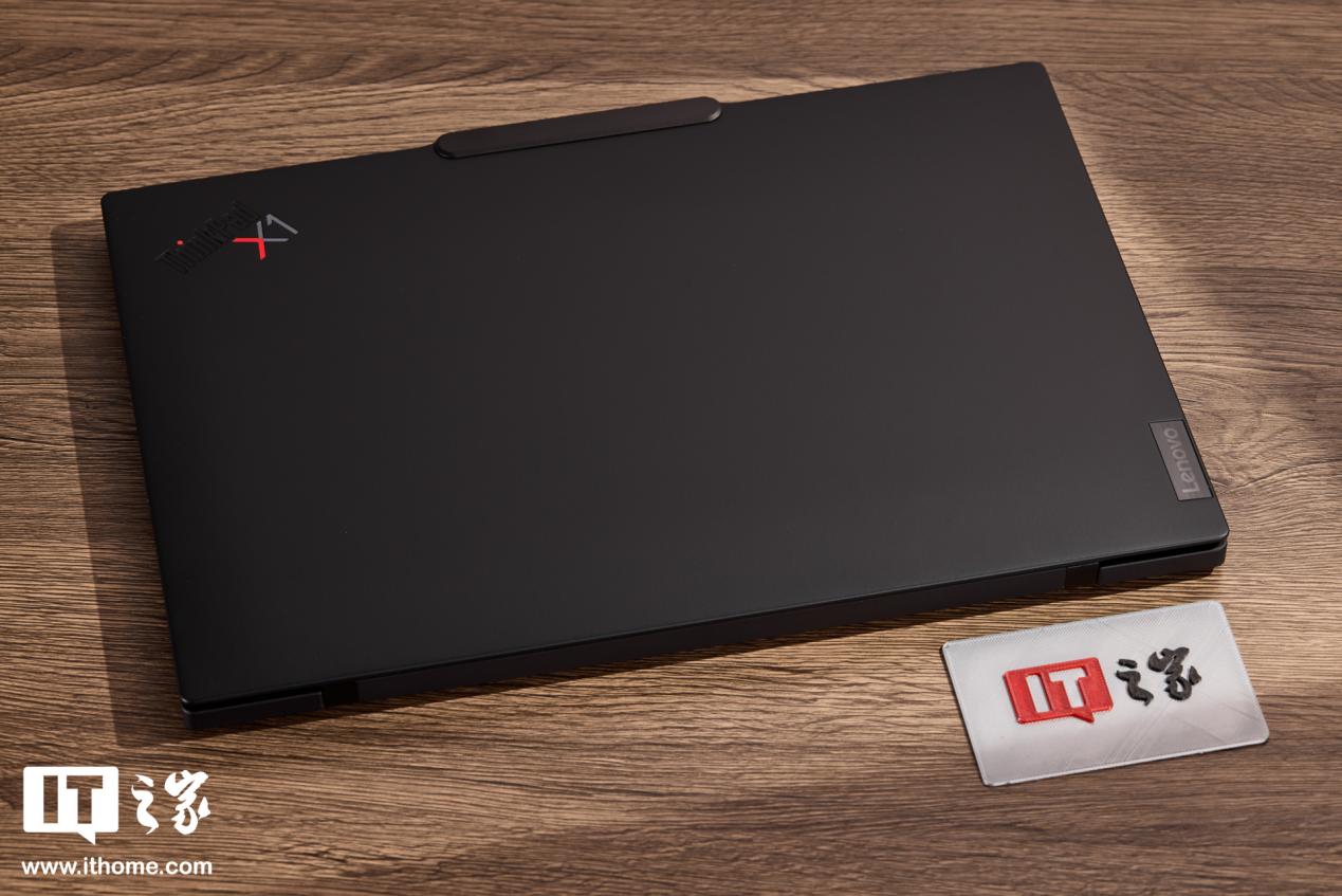 【IT之家评测室】986g 超轻 AI PC 酷睿 Ultra 本，联想 ThinkPad X1 Carbon 2025 Aura 评测