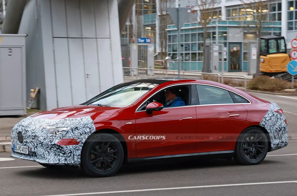 2026 款梅赛德斯 CLA 电动四门轿跑路测图曝光