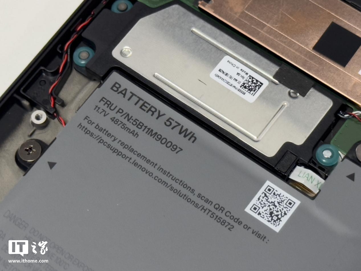 【IT之家评测室】986g 超轻 AI PC 酷睿 Ultra 本，联想 ThinkPad X1 Carbon 2025 Aura 评测