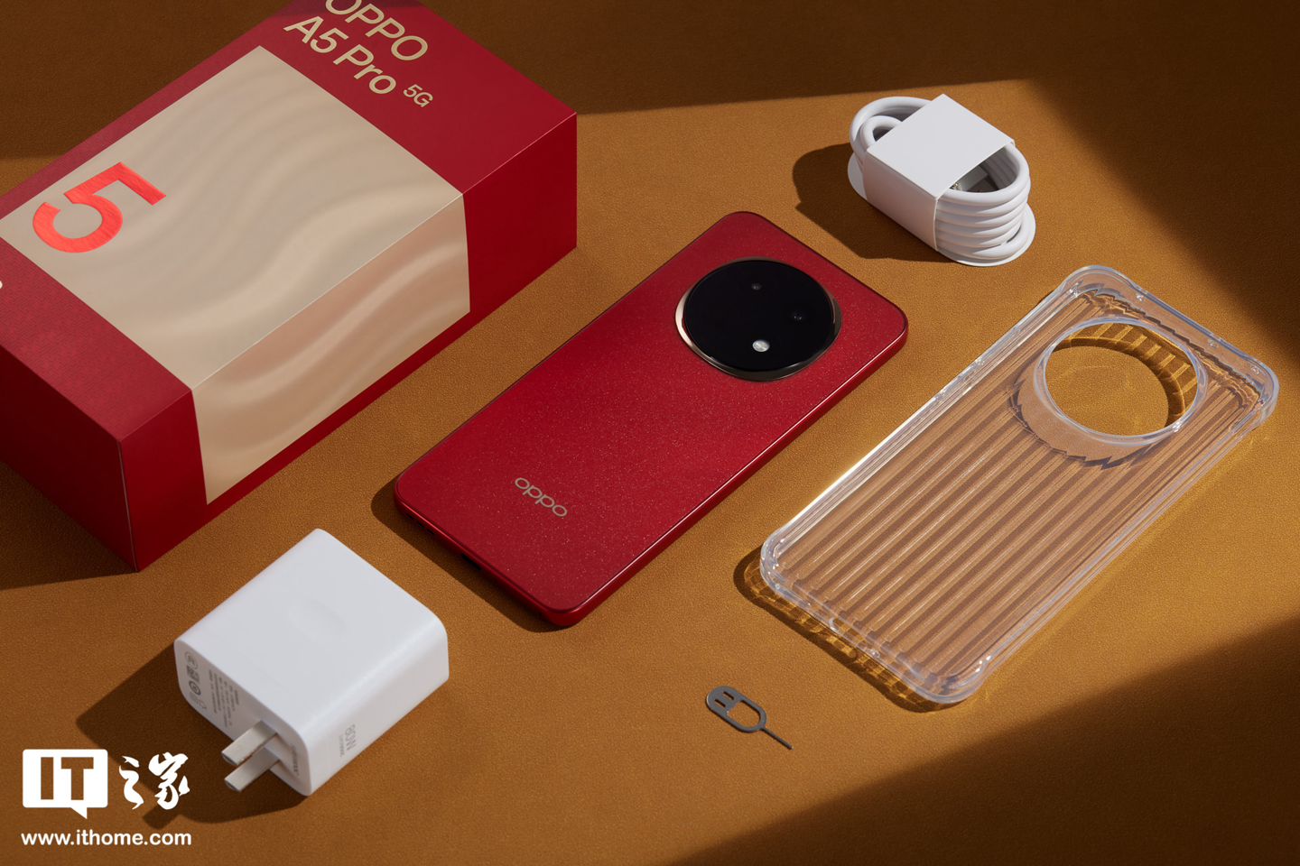【IT之家图赏】OPPO A5 Pro「新年红」实拍：超防水、超抗摔、超耐用的“新年战神”
