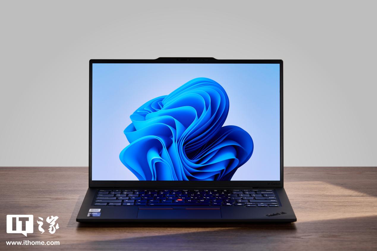 【IT之家评测室】986g 超轻 AI PC 酷睿 Ultra 本，联想 ThinkPad X1 Carbon 2025 Aura 评测