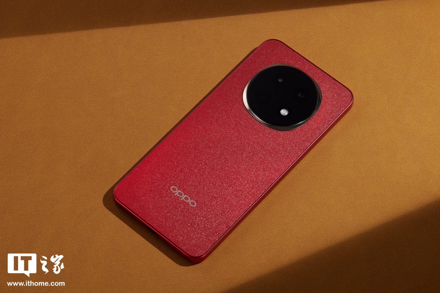 【IT之家图赏】OPPO A5 Pro「新年红」实拍：超防水、超抗摔、超耐用的“新年战神”