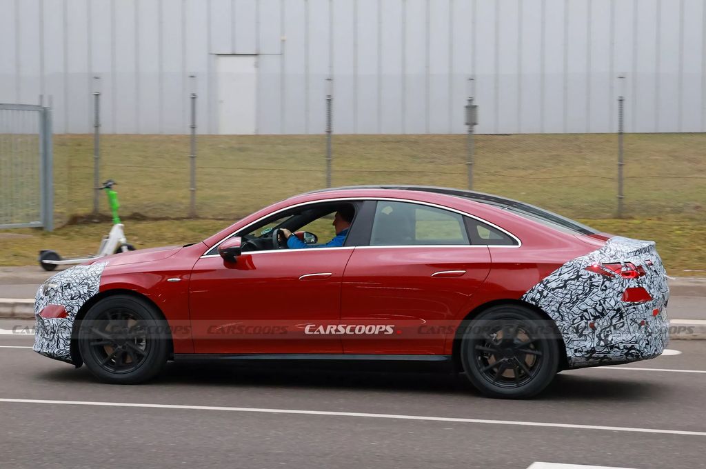 2026 款梅赛德斯 CLA 电动四门轿跑路测图曝光