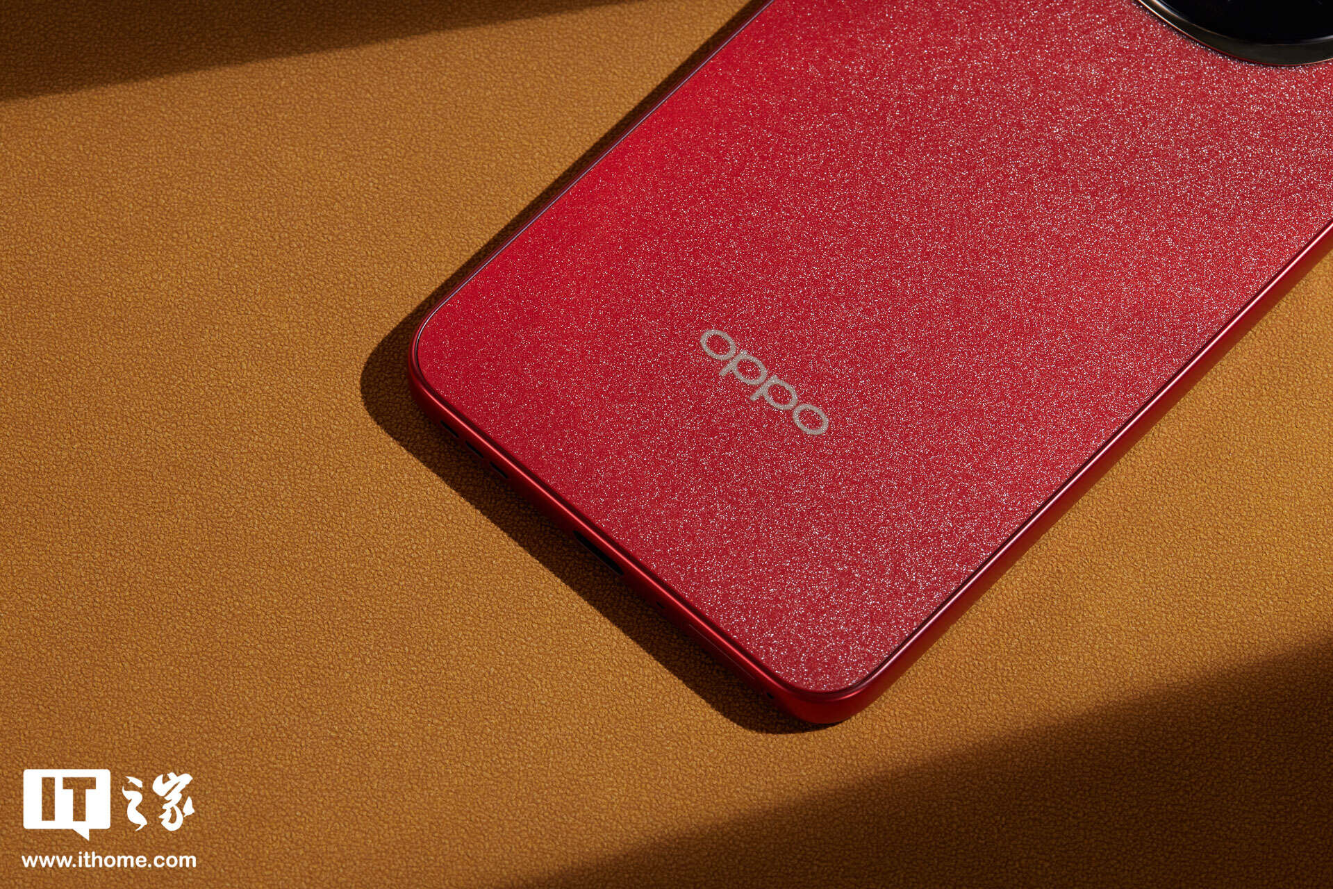 【IT之家图赏】OPPO A5 Pro「新年红」实拍：超防水、超抗摔、超耐用的“新年战神”