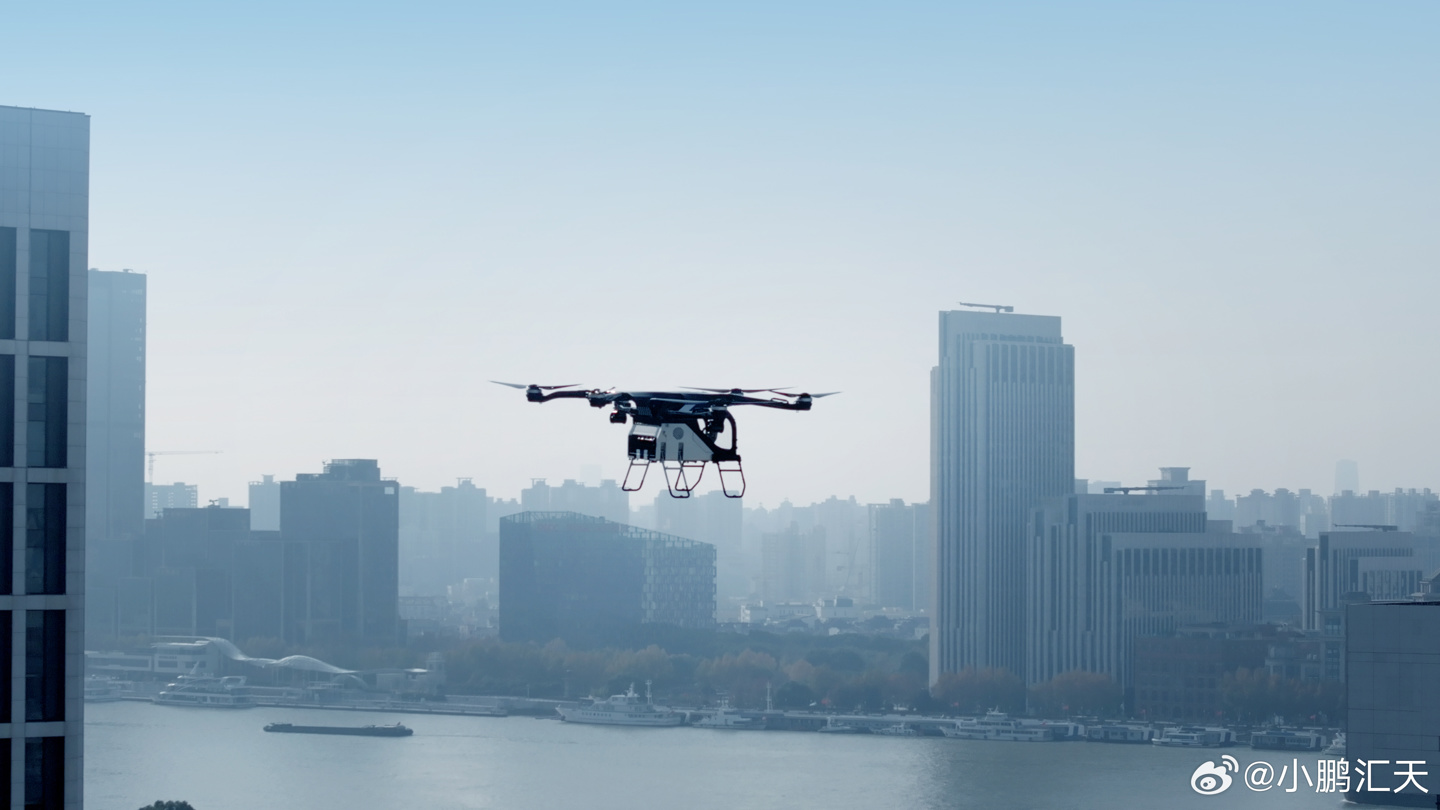 小鹏汇天“陆地航母”分体式飞行汽车将亮相 CES 2025，计划后年第一季度完成首批交付