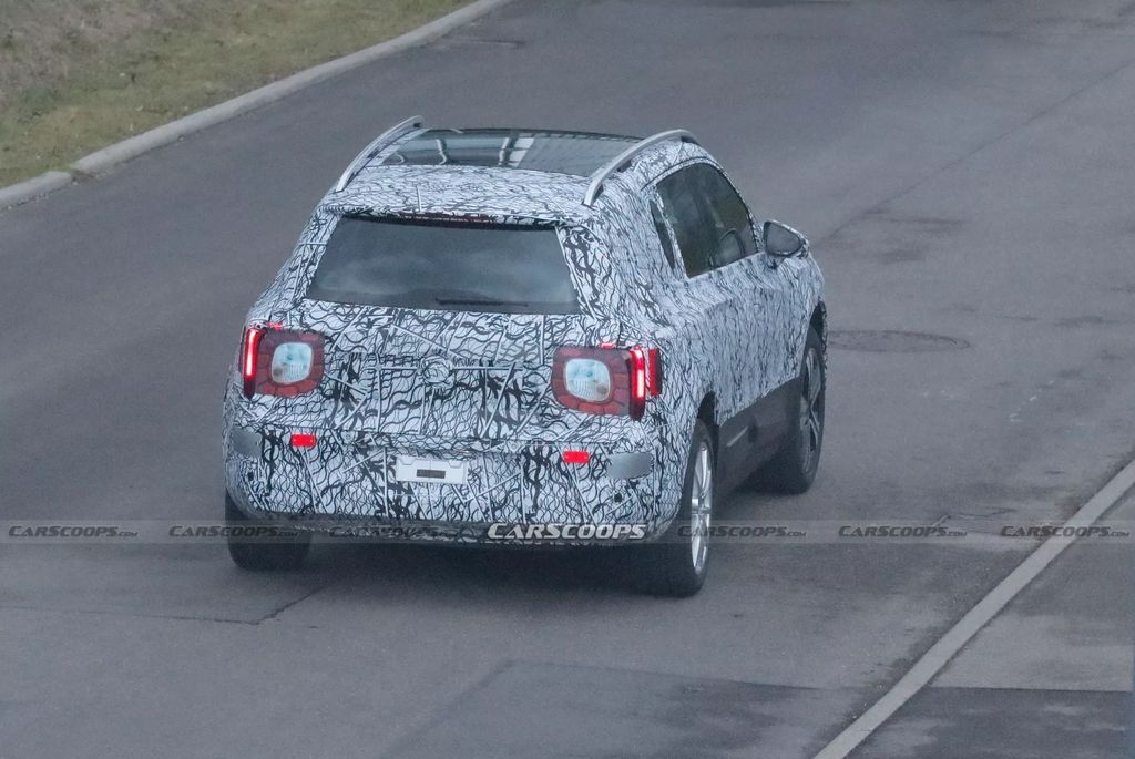 2026 电动款梅赛德斯-奔驰 GLB SUV 路测图首曝：MMA 平台，最长续航 750 公里
