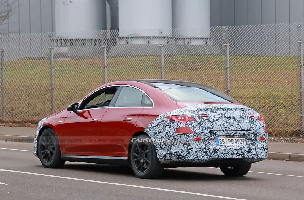 2026 款梅赛德斯 CLA 电动四门轿跑路测图曝光