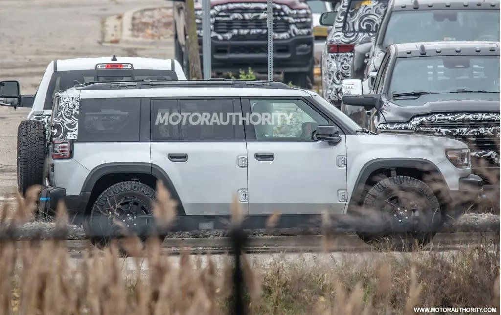 纯电硬核越野：Jeep 量产版 Recon SUV 路测图曝光