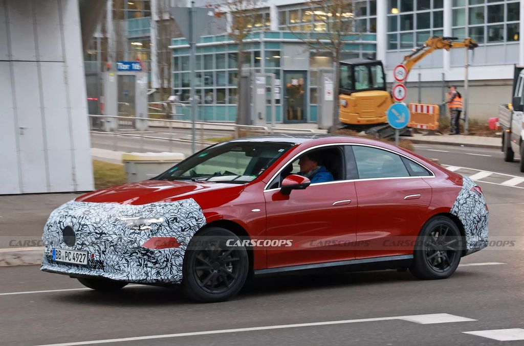 2026 款梅赛德斯 CLA 电动四门轿跑路测图曝光