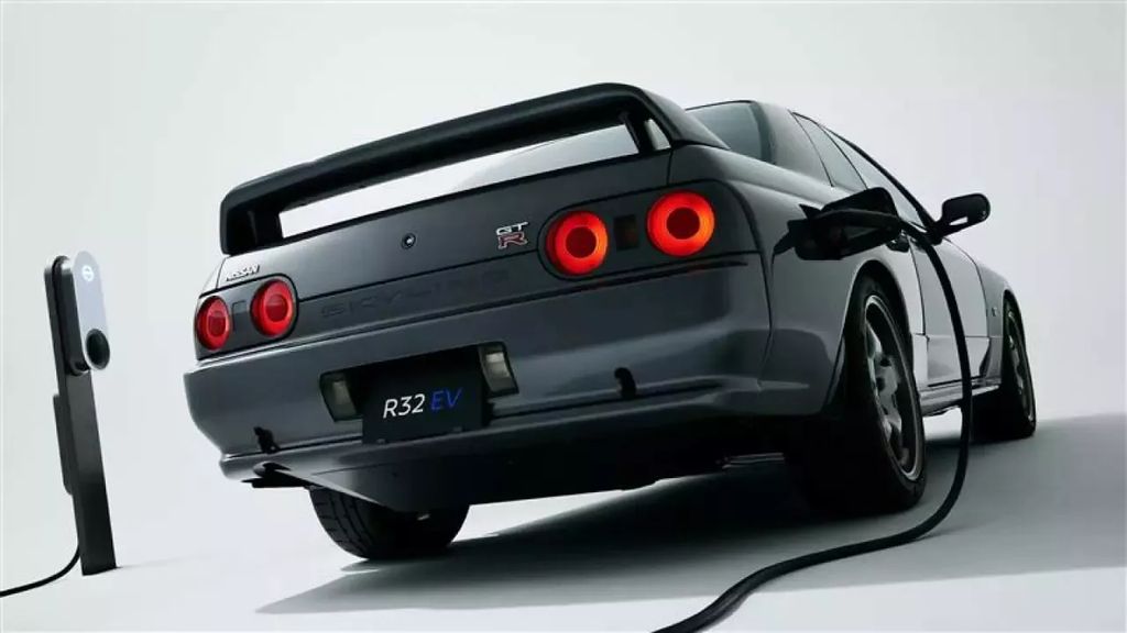 经典新生：日产 GT-R R32 油改电咆哮登场，435 马力续写性能传奇
