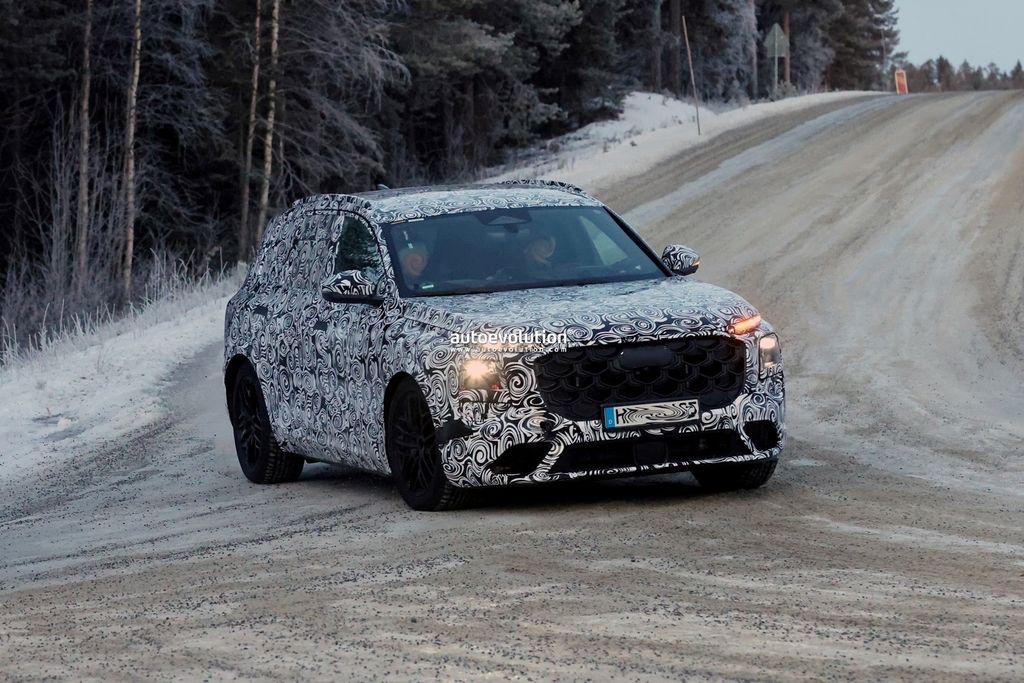第三代奥迪 Q7 豪华七座 SUV 路测图曝光，隐藏式门把手