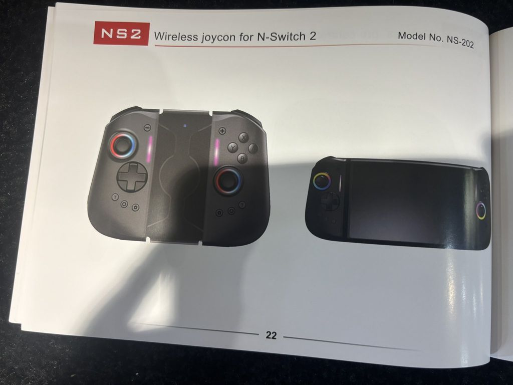 任天堂 Switch 2 掌机机模首秀：新增 USB 端口、磁吸 Joy-Con，8 英寸屏幕