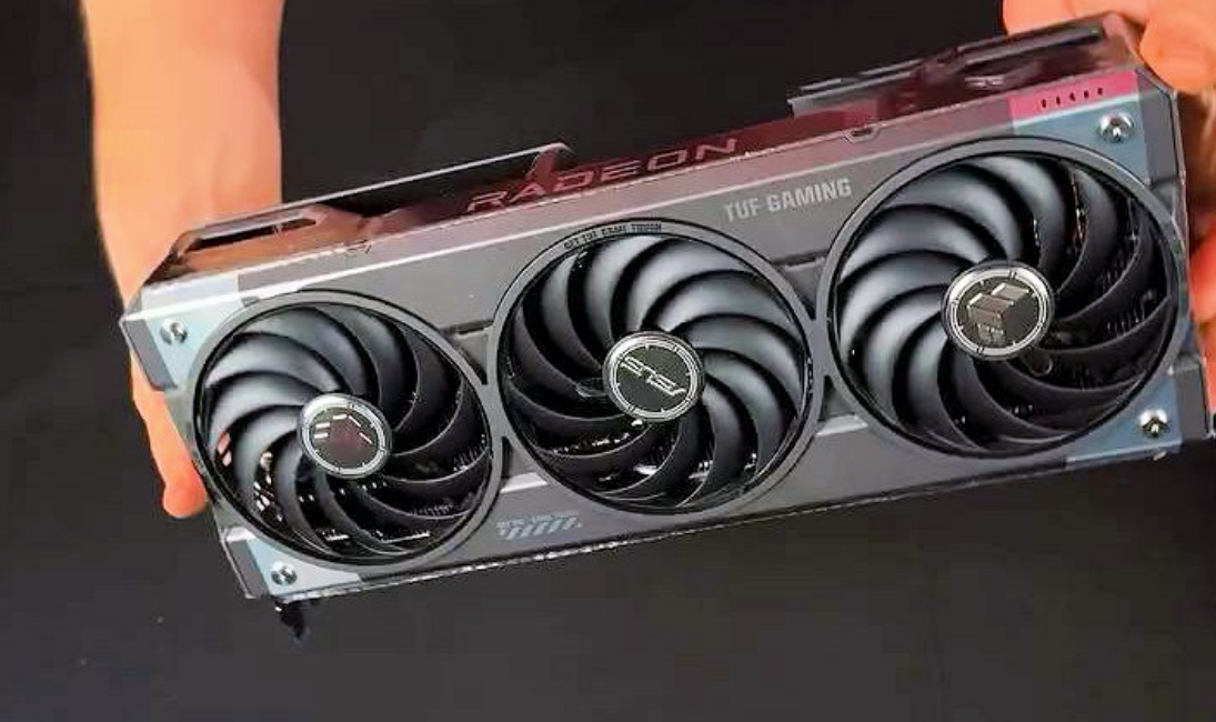 华硕 RX 9070 XT TUF Gaming 显卡实物曝光，即将上市