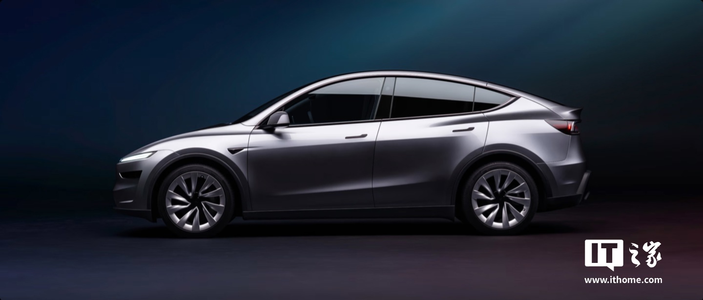 26.35 万元起，特斯拉焕新 Model Y 冰河蓝实车曝光