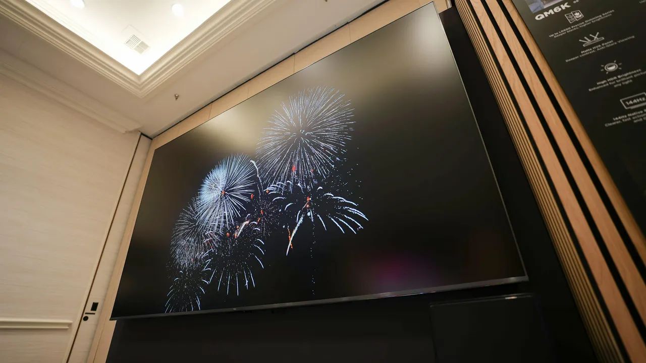 TCL QM6K Mini LED 系列电视亮相：超 65000 级亮度控制、144Hz 面板，50 英寸至 98 英寸巨幕