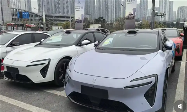 阿维塔 06 多种配色实车图曝光，预计二季度上市