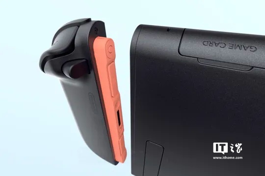 视频展示任天堂 Switch 2 Joy-Con 控制器拆卸机制：一按即可弹出