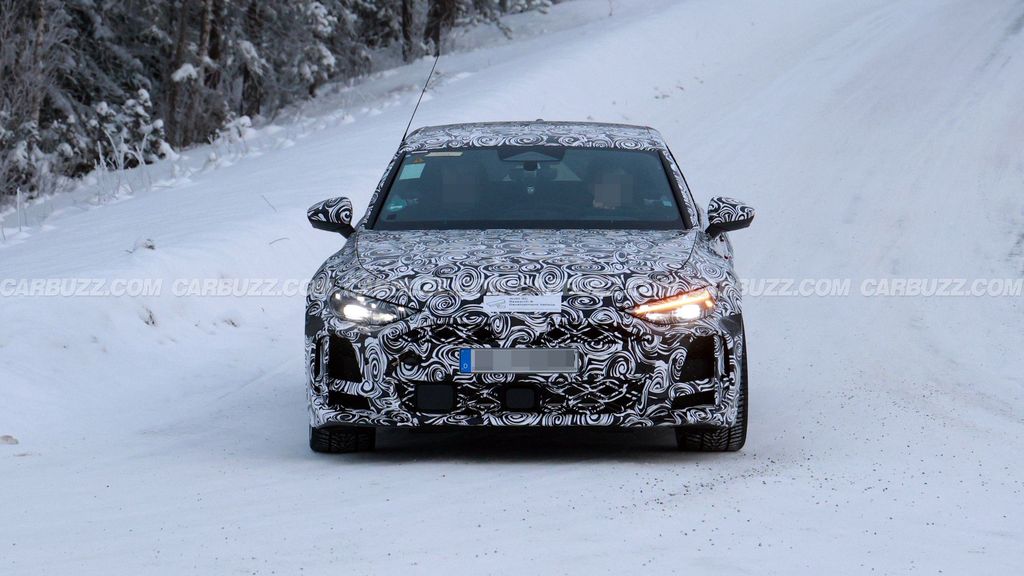 伪装难掩锋芒：新一代奥迪 RS5 Sportback 路测图首曝
