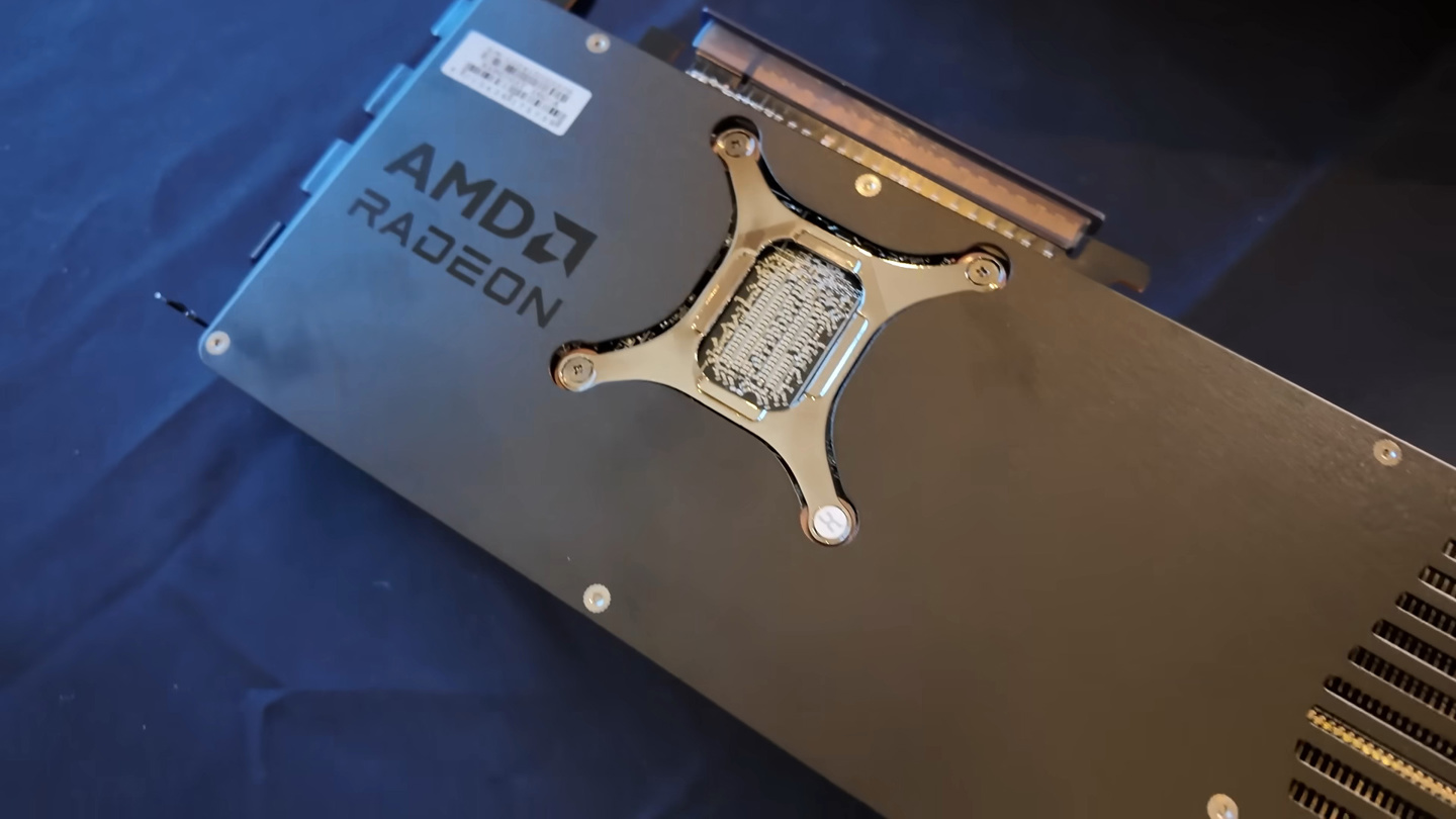 双槽紧凑设计，撼讯全新 Reaper 系列 Radeon RX 9070 XT 显卡亮相