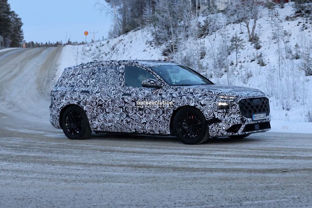 第三代奥迪 Q7 豪华七座 SUV 路测图曝光，隐藏式门把手