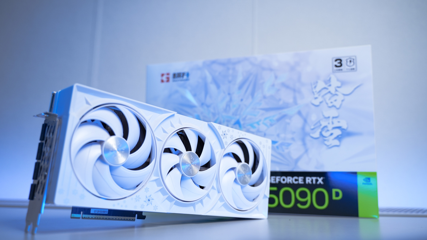 白色雪花主题，耕升展示 GeForce RTX 5090 D 踏雪显卡外观设计
