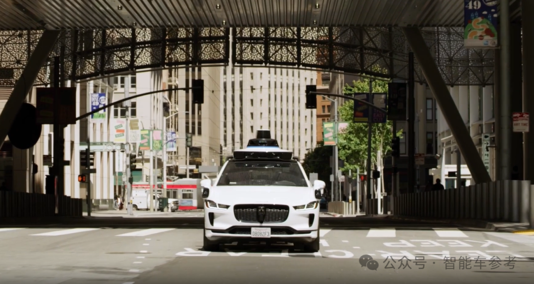 Waymo 出了“科技车祸”：Robotaxi 与机器人街头相撞，沉默一分钟淡定离场
