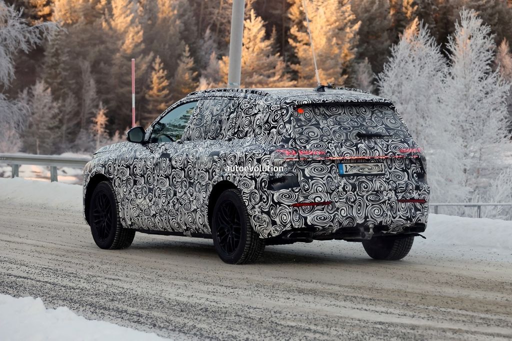 第三代奥迪 Q7 豪华七座 SUV 路测图曝光，隐藏式门把手