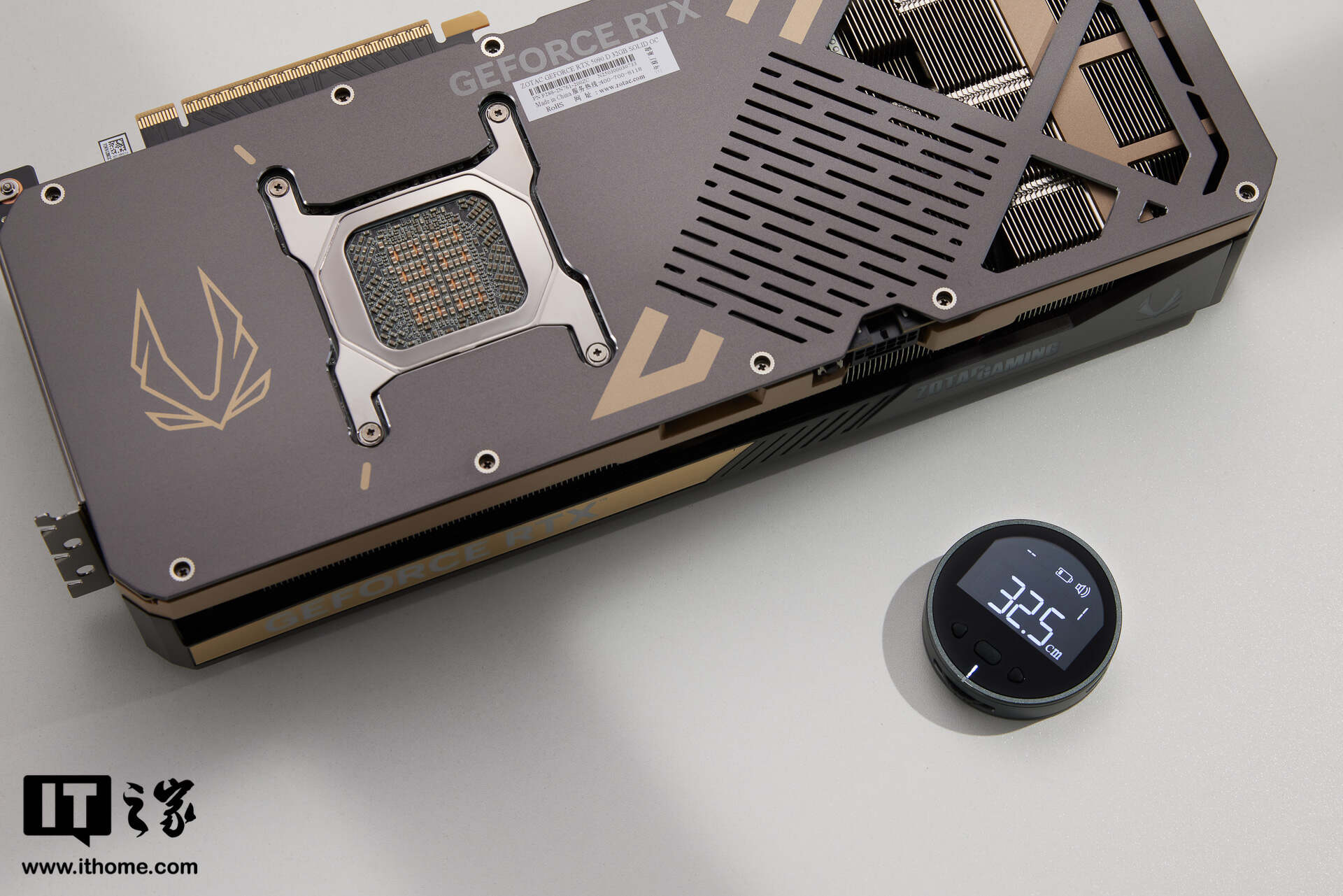 【IT之家开箱】索泰 GEFORCE RTX 5090 D 32GB SOLID OC 显卡图赏：简洁有序，硬朗科技