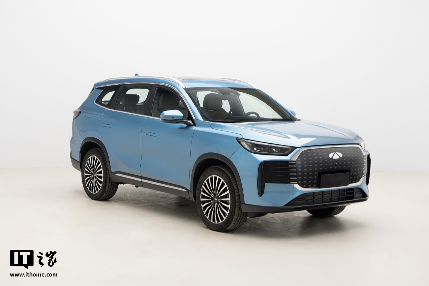 奇瑞风云 T8 中型 SUV 将于 1 月 11 日开启预售，提供 5 座 / 7 座车型可选
