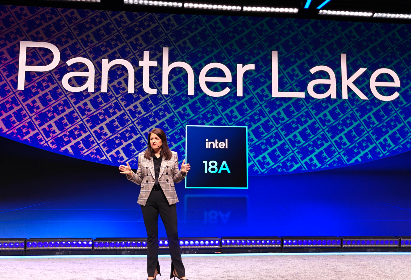 首款 Intel 18A 制程芯片亮相，英特尔 Panther Lake 处理器确认下半年发布