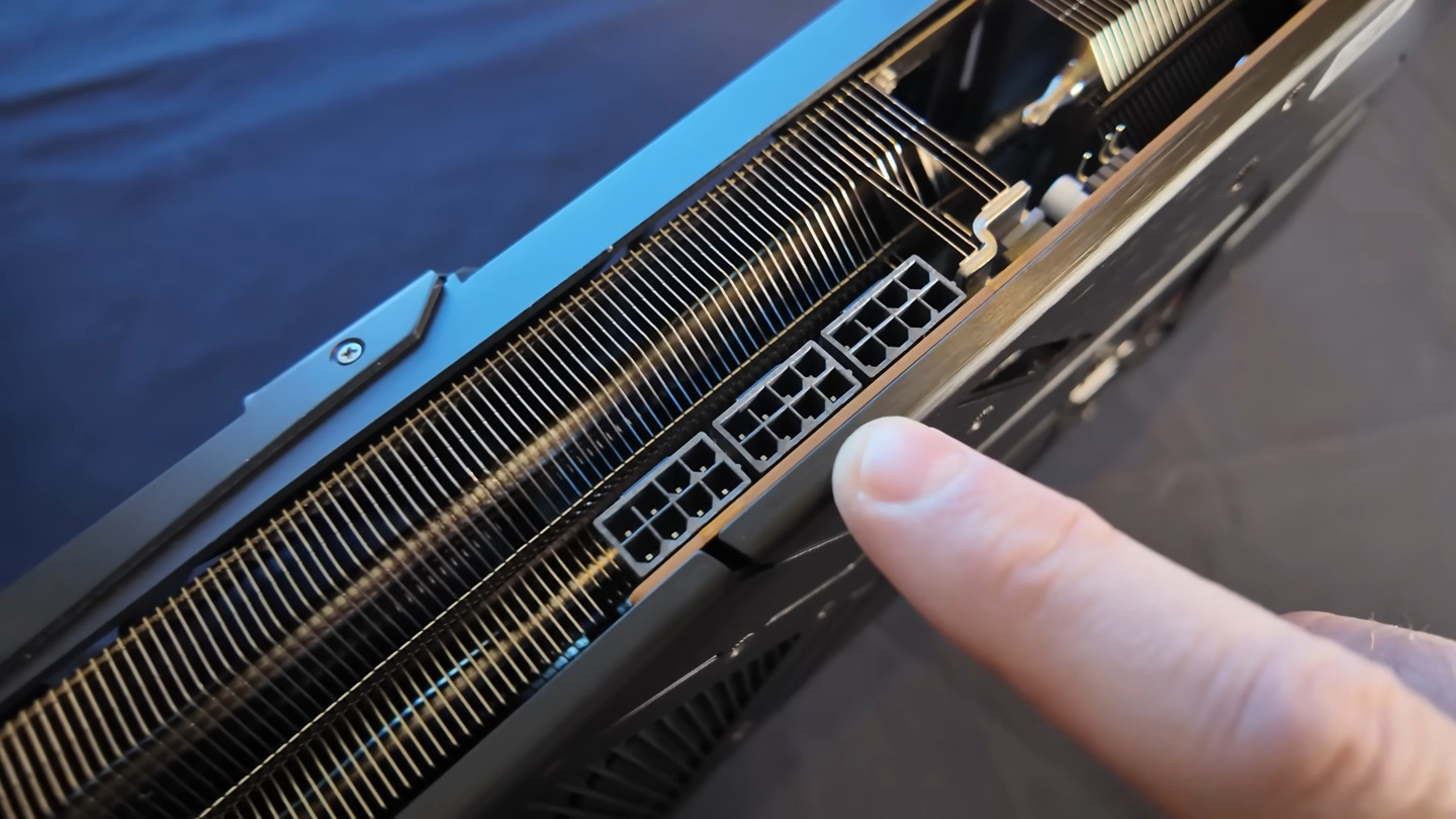 双槽紧凑设计，撼讯全新 Reaper 系列 Radeon RX 9070 XT 显卡亮相