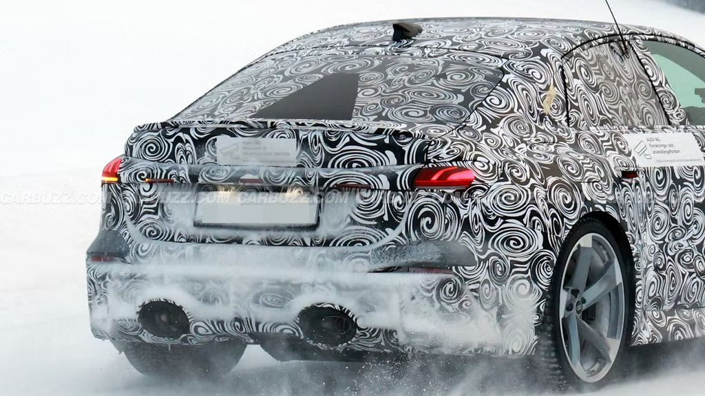 伪装难掩锋芒：新一代奥迪 RS5 Sportback 路测图首曝