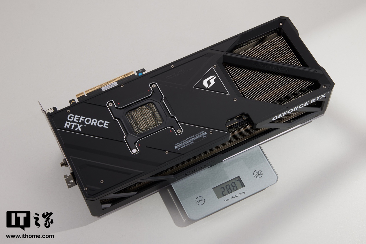 【IT之家评测室】七彩虹 iGame GeForce RTX 5090 D Vulcan OC 32GB 火神显卡评测：游戏玩家的神，DLSS 4 颠覆游戏性能体验