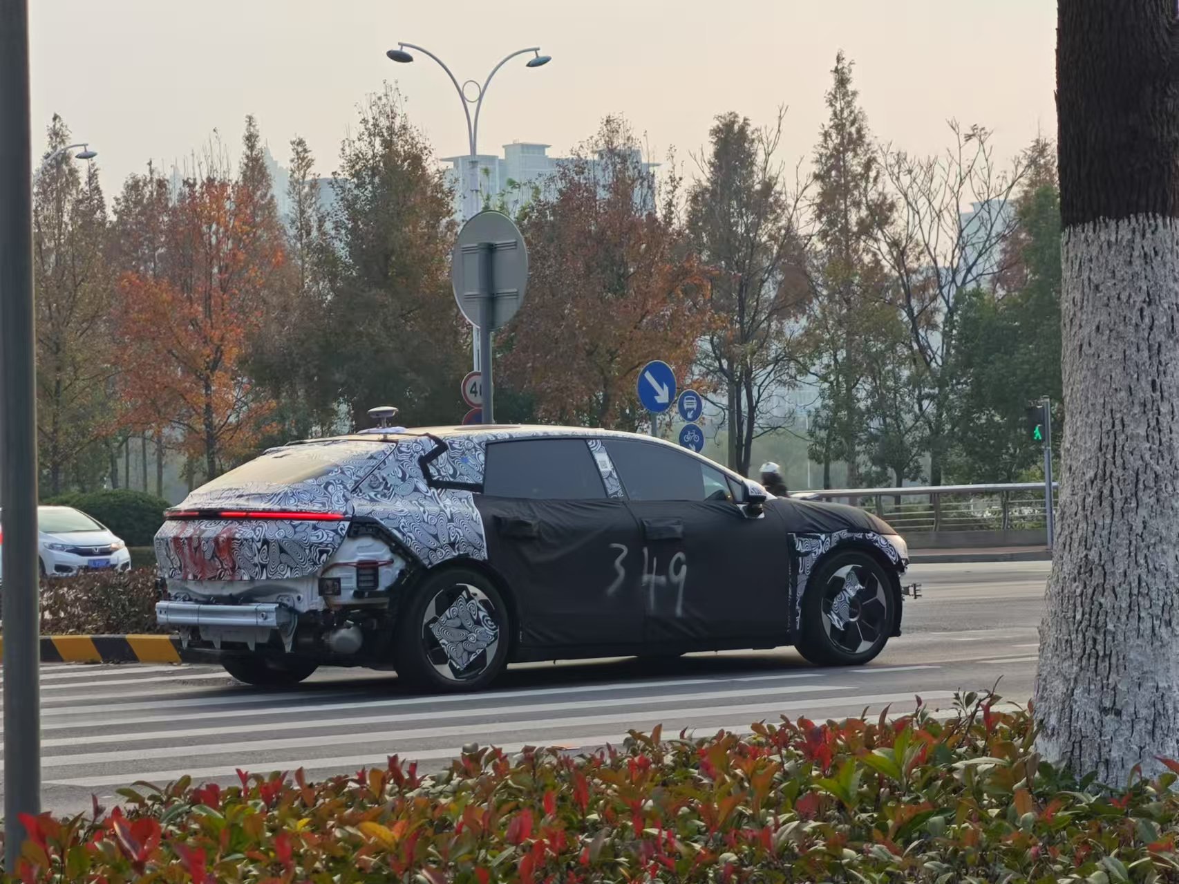 极氪第二款猎装车 007GT 官宣：明天见