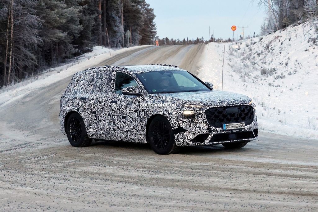 第三代奥迪 Q7 豪华七座 SUV 路测图曝光，隐藏式门把手