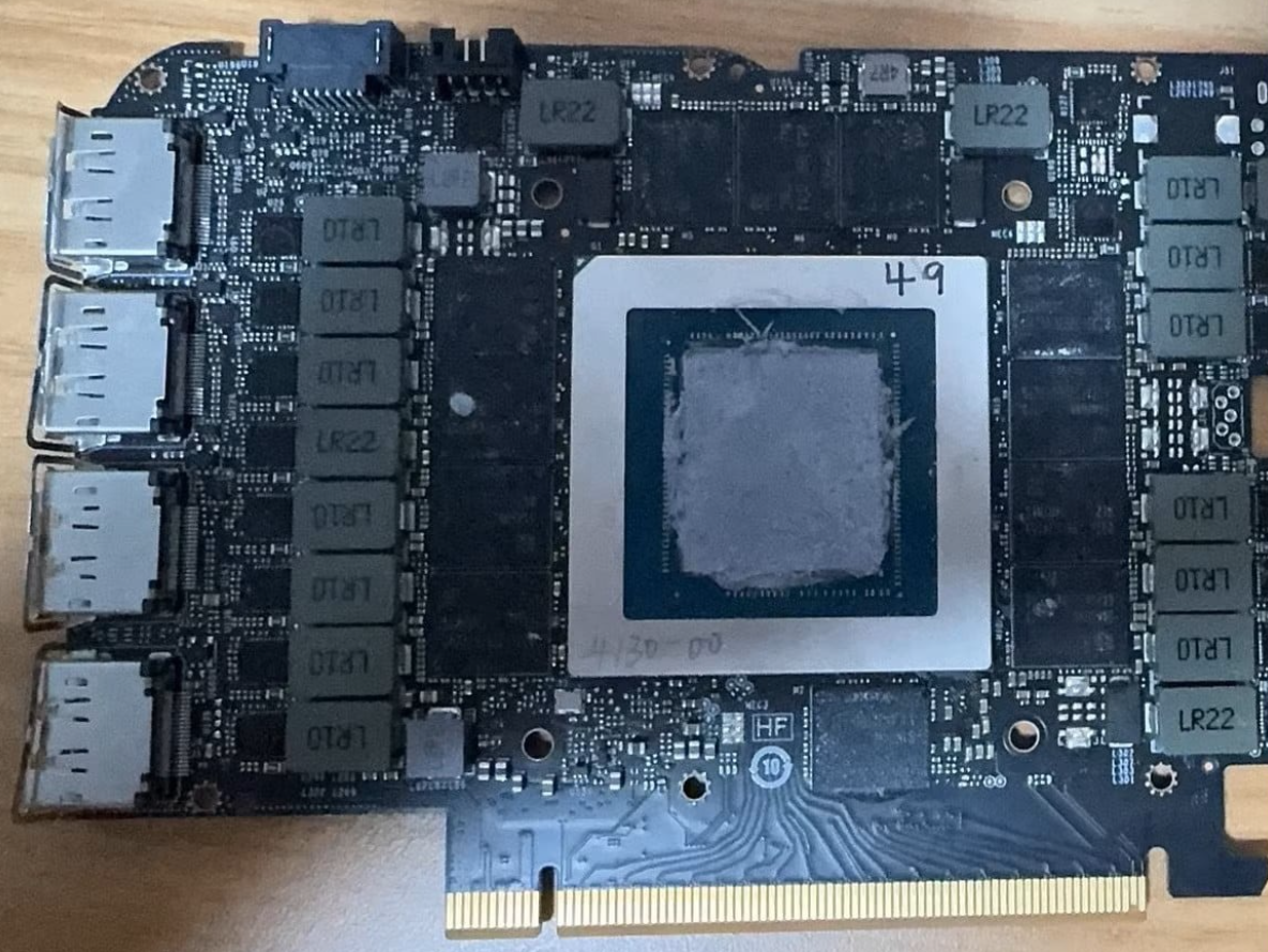 英伟达 TITAN RTX 旗舰显卡原型曝光：满血 AD102 GPU，48GB 显存