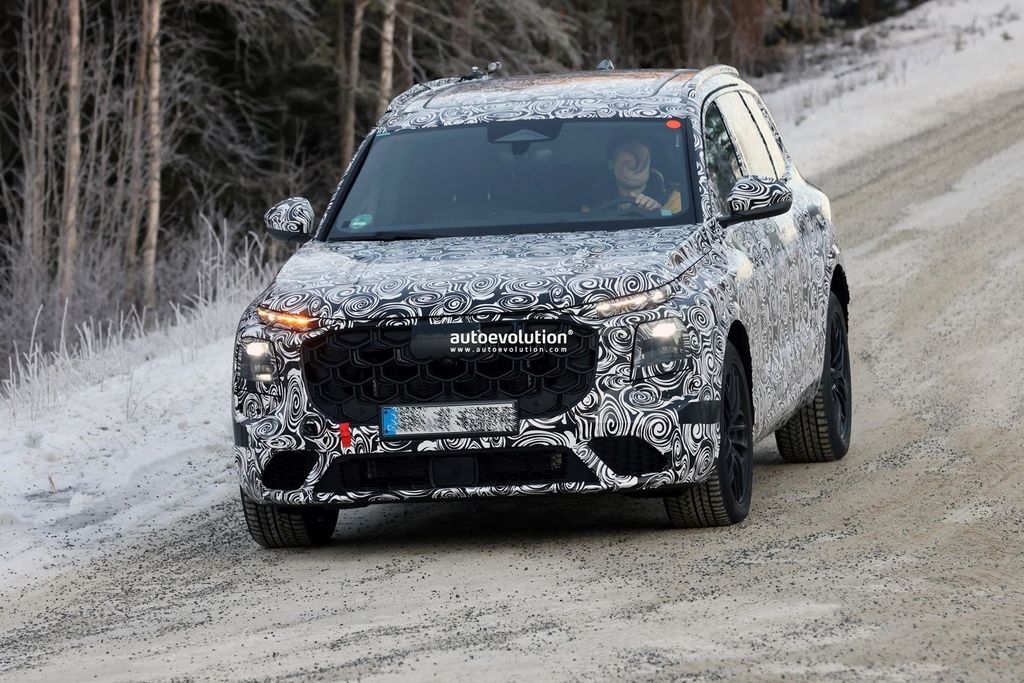 第三代奥迪 Q7 豪华七座 SUV 路测图曝光，隐藏式门把手