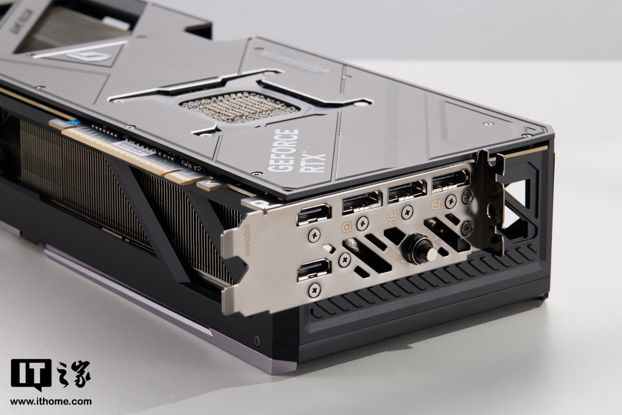 【IT之家评测室】七彩虹 iGame GeForce RTX 5090 D Vulcan OC 32GB 火神显卡评测：游戏玩家的神，DLSS 4 颠覆游戏性能体验