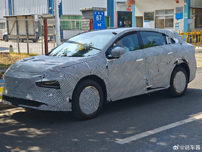 小鹏汽车品牌公关负责人暗示：“很厉害的新车”将亮相本周工信部公告