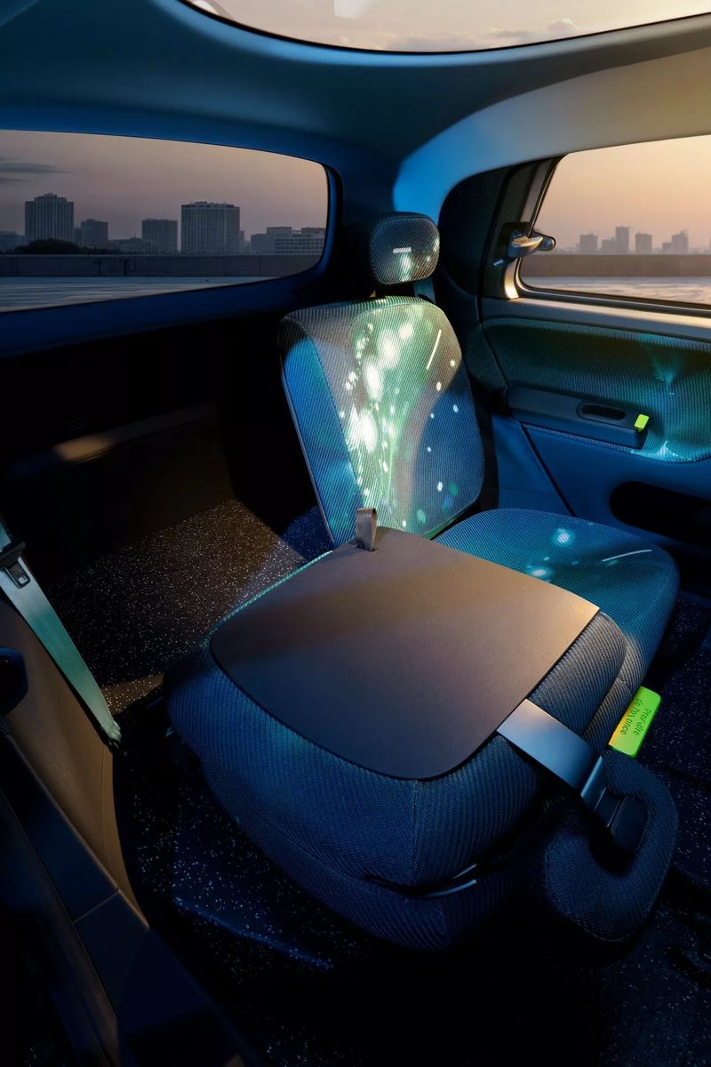 雷诺 Twingo E-Tech 电动概念车官图公布，剑指 2 万欧元市场