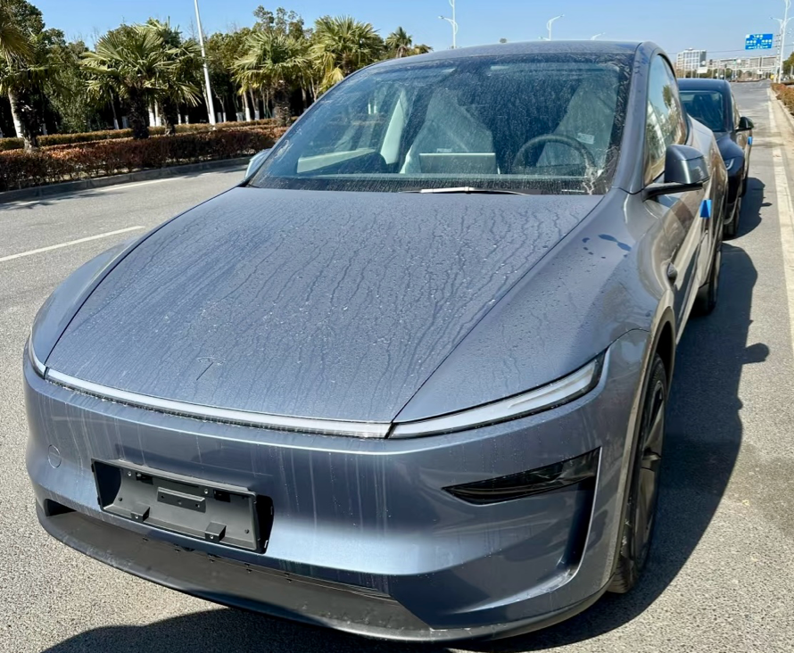 新款特斯拉 Model Y 实车再曝光：保留转向灯拨杆