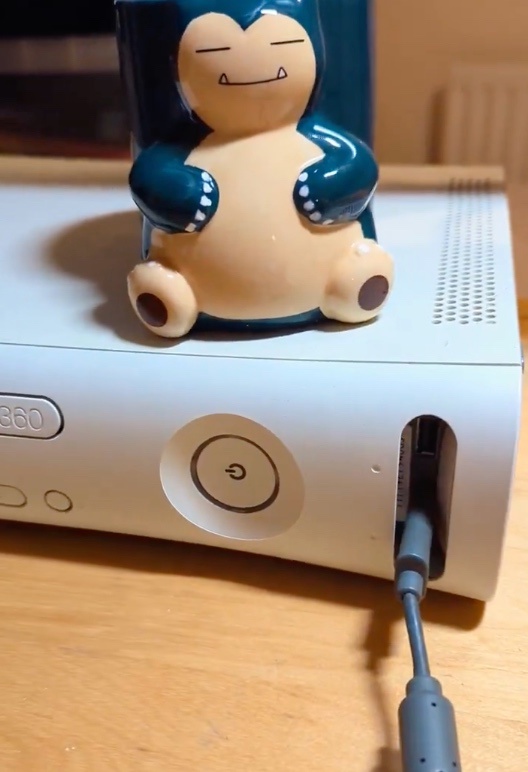 20 年前的古董微软 Xbox 360 游戏机成功运行 Llama2.c AI 模型：搭三核 PowerPC 处理器、512MB RAM