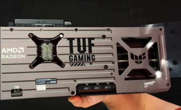 华硕 RX 9070 XT TUF Gaming 显卡实物曝光，即将上市