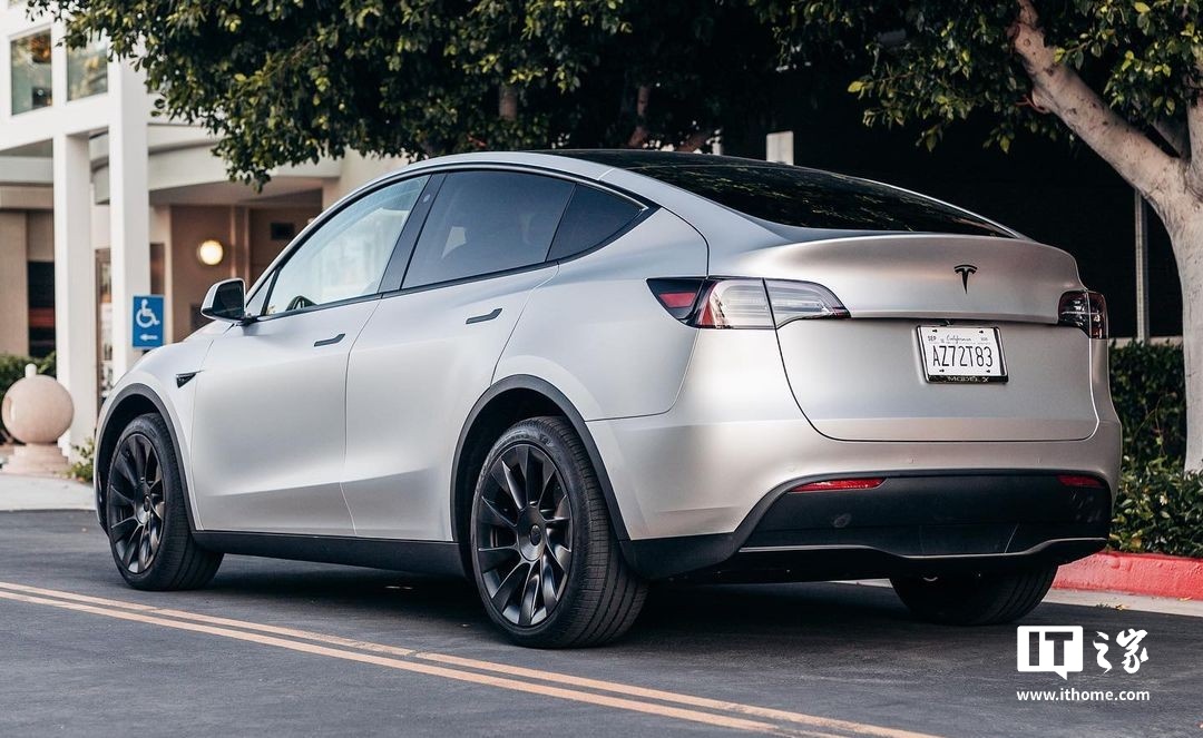 特斯拉新款 Model Y 后备箱采用分体式设计，可降低维修成本