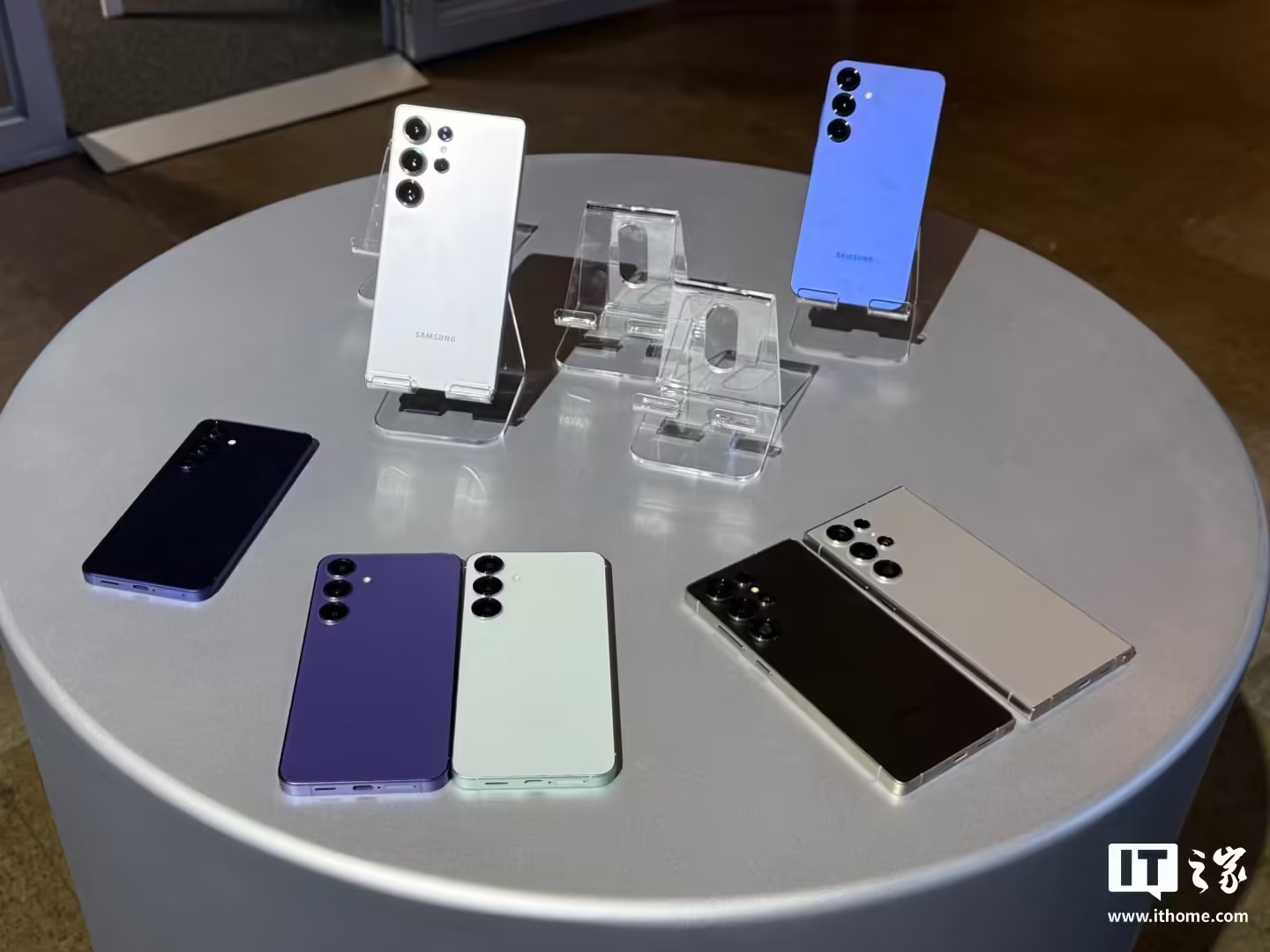 三星 Galaxy S25 Ultra 手机首发康宁 Gorilla Armor 2：更抗摔、更防刮，业界首款用于移动设备的抗反射玻璃陶瓷