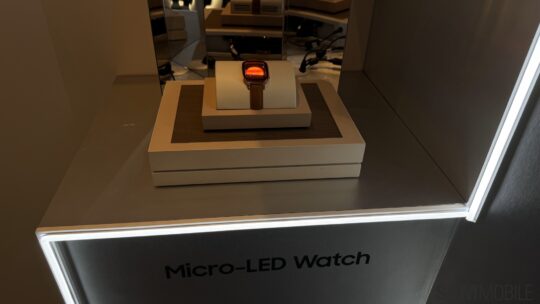 三星 CES 2025 展出采用 Micro LED 屏的智能手表，峰值亮度高达 4000 尼特