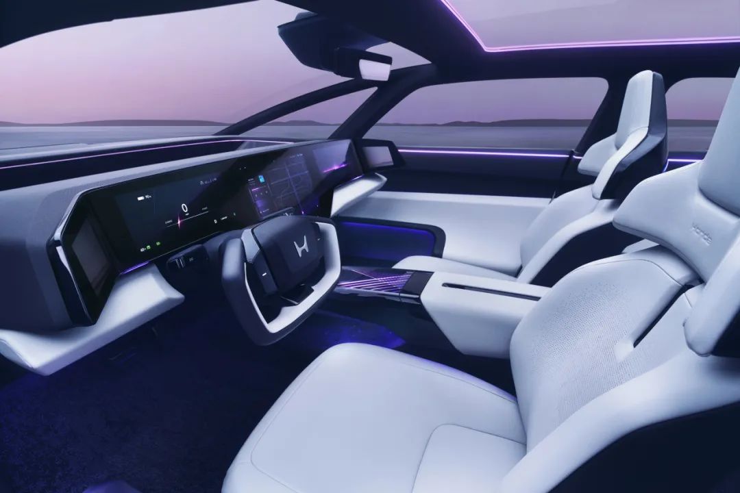 本田 Honda 0 两款原型车 CES 2025 首发亮相，搭载自研车载操作系统 ASIMO OS
