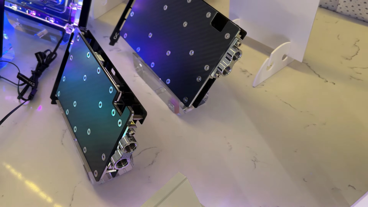 单槽压制 575W 英伟达 RTX 5090，Alphacool 推出新一代显卡分体式水冷头