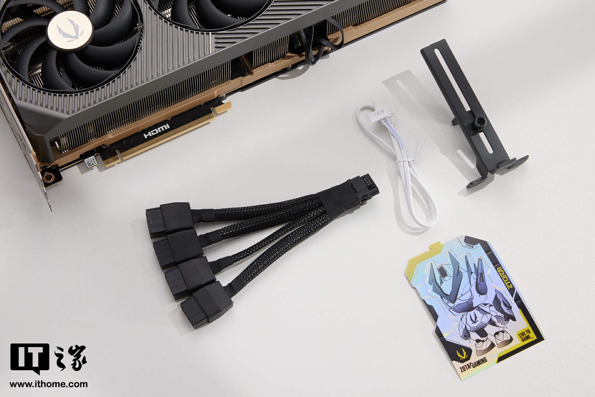【IT之家开箱】索泰 GEFORCE RTX 5090 D 32GB SOLID OC 显卡图赏：简洁有序，硬朗科技